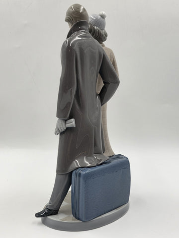 Vintage Retired Lladro 5583 “Sad Parting” Porcelain Figurine W Original Box.