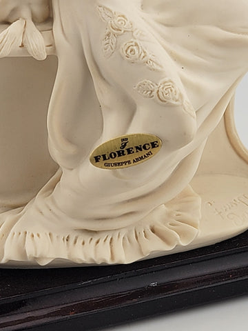 Vtg GIUSEPPE ARMANI Florence 1420F Girl Meg on Sofa with Fan Sculpture Figurine