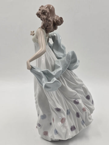 Vintage Lladro Porcelain Figurine "Summer Serenade," # 6193. retired 2004
