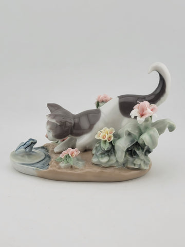 Retired Lladro Spain #1442 Kitty Confrontation Porcelain Playful Cat & Frog 1983