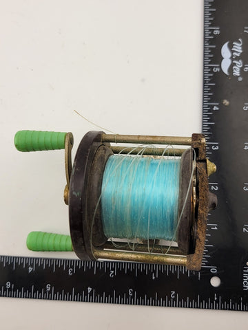 Vintage Penn No 77 Bait Casting Fishing Reel Made in USA. One Side Broken.