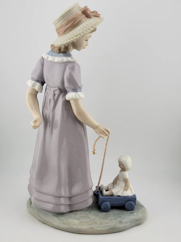 Lladro #5044 "Girl Pulling Toy Wagon" 1978 Retired Excellent Condition