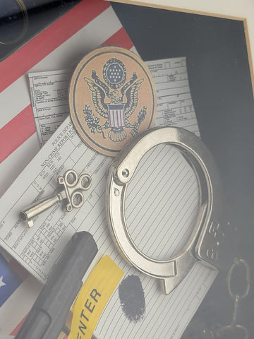 Vintage Rare Detective / Police Shadow Box collection accent de barbizon