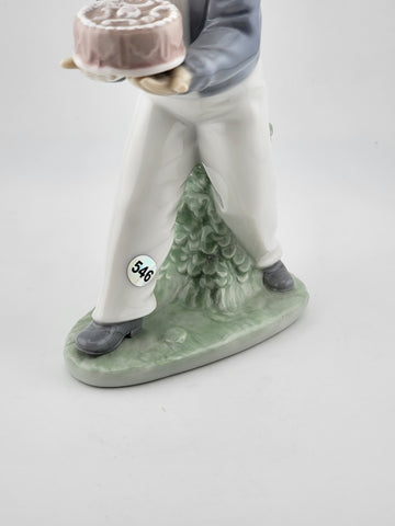 Nao LLADRO: Lladro Boy Holding Cake Porcelain Figurine 1990 Birthday Boy