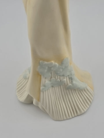 VINTAGE ROYAL DOULTON FIGURE Cherished Memories HN4265 IMPRESSIONS SERIES 2001.