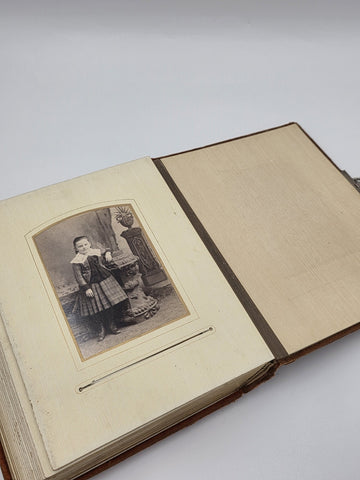 ANTIQUE 19TH C VICTORIAN ORANGE VELVET CABINET PHOTO FAMILY ALBUM. FULL PICTURES