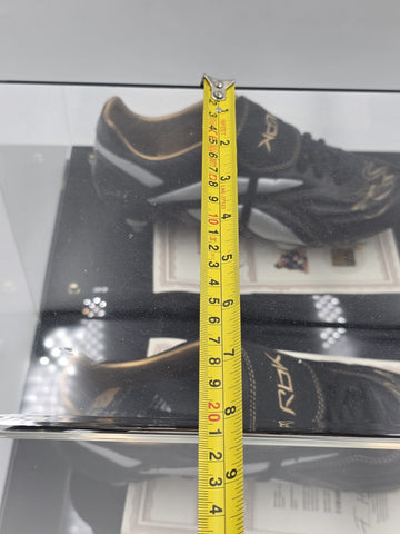 Ryan Giggs Signed Reebok Soccer Cleats w/ COA A1 Memorabilia Display Case