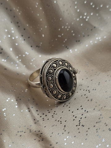 Rare Vintage 925 STERLING SILVER AND BLACK ONYX POISON/PILL LOCKET RING SIZE 8.5