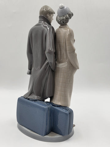 Vintage Retired Lladro 5583 “Sad Parting” Porcelain Figurine W Original Box.