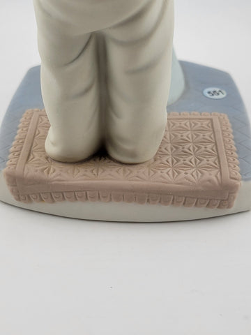 Lladro Clean Up Time Glossy  Girl at Sink # 4838 Porcelain Figurine Retired 7.5"