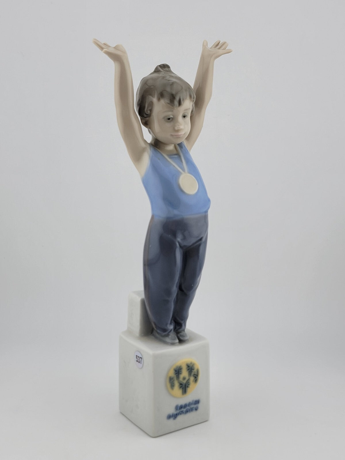 Vintage Collectible Retired LLADRO Porcelain FIGURINE "OLYMPIC CHAMPION" 5871.