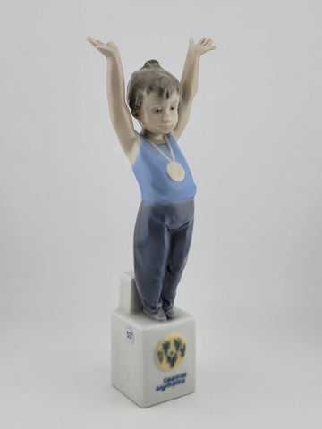 Vintage Collectible Retired LLADRO Porcelain FIGURINE "OLYMPIC CHAMPION" 5871.