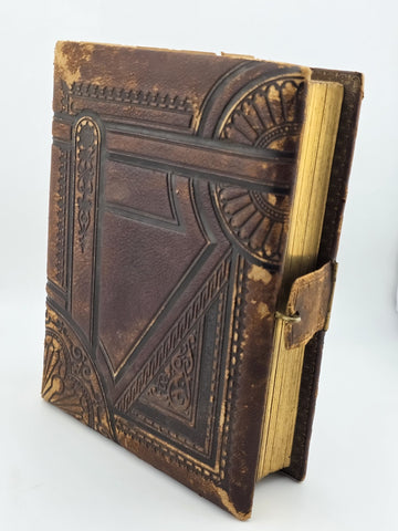 ANTIQUE 19TH C VICTORIAN BROWN CABINET TIN TYPE PHOTO FAMILY ALBUM. ALMOST FULL.