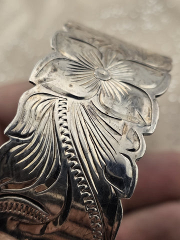 Vintage Hawaiian Sterling Silver 925 Hibiscus Floral Engraved Bangle Bracelet.
