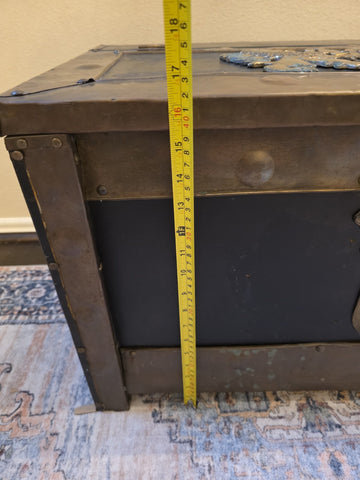 RARE ANTIQUE 19TH C CONTINENTAL BRASS BOUND KINDLING BOX W ARMORIAL. VERY HEAVY