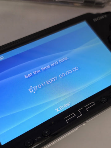 Sony PSP Go PSP-1001 PlayStation Portable Bundle W Case 1 Game & Chareger. Works