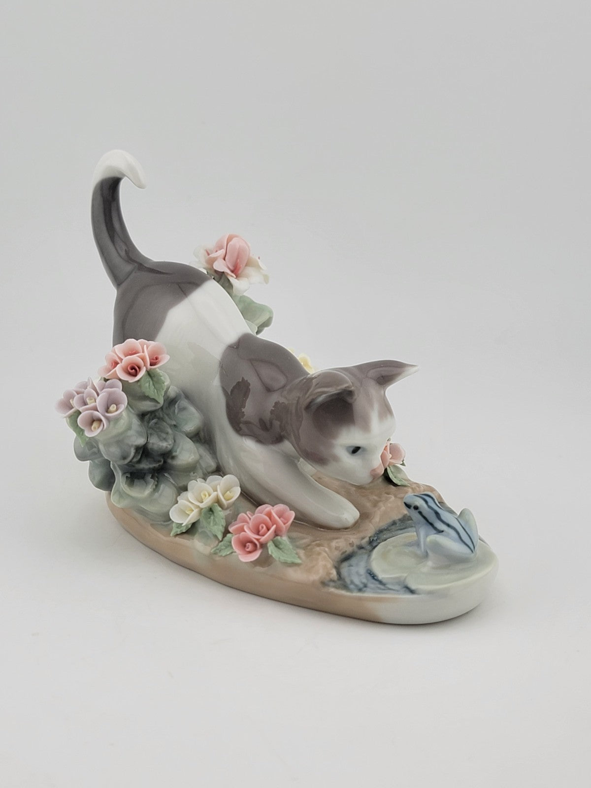 Retired Lladro Spain #1442 Kitty Confrontation Porcelain Playful Cat & Frog 1983