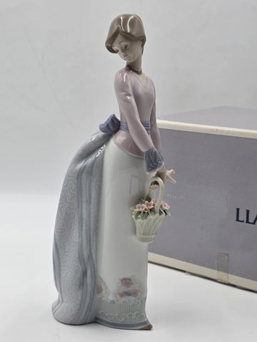 Lladró #7622 “Basket of Love” Girl with Flowers Porcelain Figurine Spain W Box.