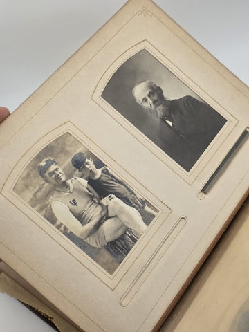 ANTIQUE 19TH C VICTORIAN BROWN CABINET TIN TYPE PHOTO FAMILY ALBUM. ALMOST FULL.