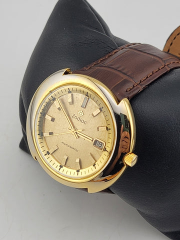 Rare Vintage 1970’s Mechanical Gold Tone Zodiac UFO Date Watch. Working Cond.