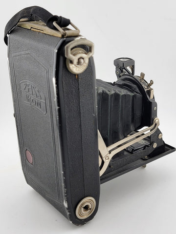 Vintage Photographic Zeiss Ikon Derval Ikomat Camera with Leather Case. Untested