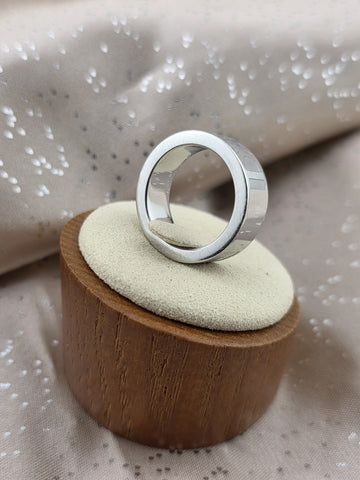 Vintage Dolce & Gabbana D&G LOVE Ring Discontinued Luxury Elegant Classic Sleek