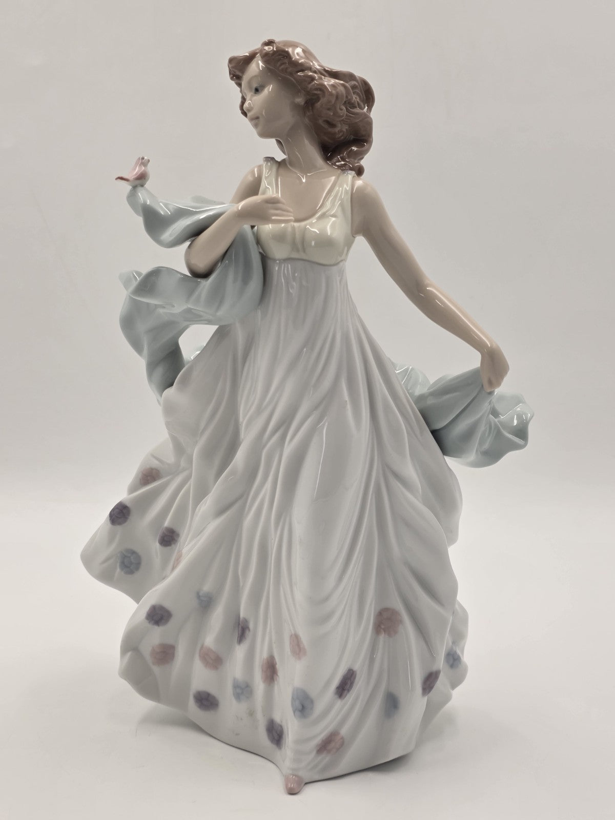 Vintage Lladro Porcelain Figurine "Summer Serenade," # 6193. retired 2004