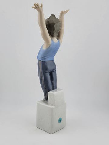 Vintage Collectible Retired LLADRO Porcelain FIGURINE "OLYMPIC CHAMPION" 5871.