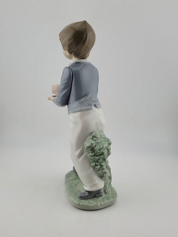 Nao LLADRO: Lladro Boy Holding Cake Porcelain Figurine 1990 Birthday Boy