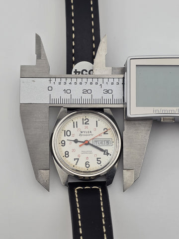 Vintage Wyler Dynaquartz Railroad Approved Swiss Quartz Day Date Watch. Works.