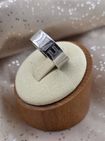 Vintage Dolce & Gabbana D&G LOVE Ring Discontinued Luxury Elegant Classic Sleek