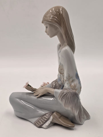 1988 Lladro Flower Song 7607 Figurine Cancion de Primavera Boxed Girl Flowers
