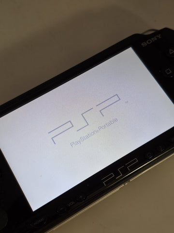 Sony PSP Go PSP-1001 PlayStation Portable Bundle W Case 1 Game & Chareger. Works