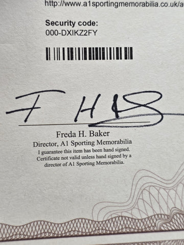 Ryan Giggs Signed Reebok Soccer Cleats w/ COA A1 Memorabilia Display Case