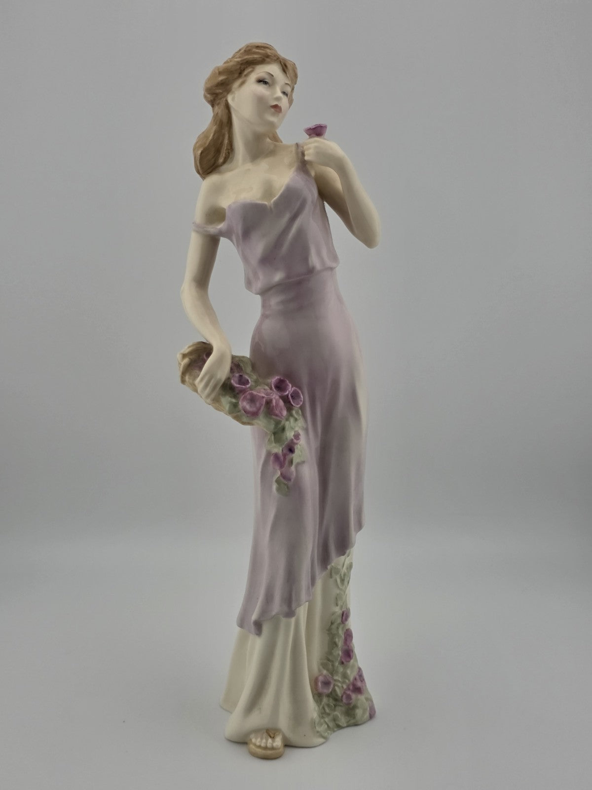 Vintage 1999 Royal Doulton Impressions figurine ‘Tender Moment’ HN 4192.