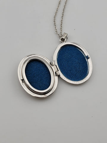 1978 Sterling Silver Mother's Day Cameo Locket w/24k Gold Vermeil. Franklin Mint
