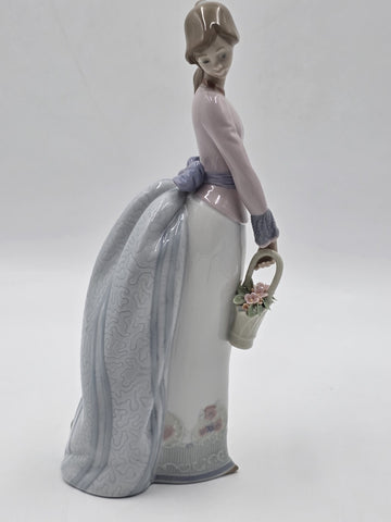 Lladró #7622 “Basket of Love” Girl with Flowers Porcelain Figurine Spain W Box.