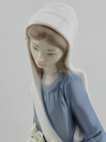 Vintage Lladro Figurine 4972 "GIRL WITH CALLA LILIES SITTING" Retired 1991