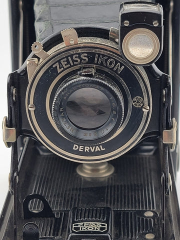 Vintage Photographic Zeiss Ikon Derval Ikomat Camera with Leather Case. Untested