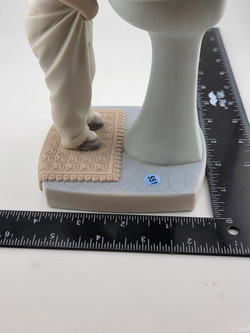 Lladro Clean Up Time Glossy  Girl at Sink # 4838 Porcelain Figurine Retired 7.5"