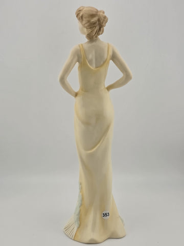 VINTAGE ROYAL DOULTON FIGURE Cherished Memories HN4265 IMPRESSIONS SERIES 2001.