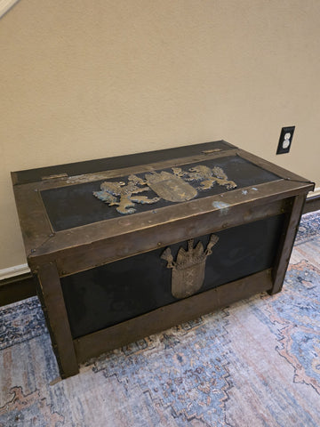 RARE ANTIQUE 19TH C CONTINENTAL BRASS BOUND KINDLING BOX W ARMORIAL. VERY HEAVY