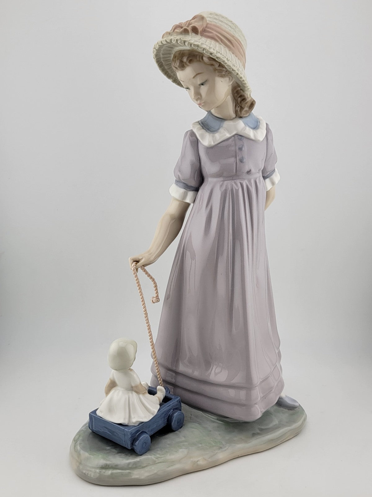 Lladro #5044 "Girl Pulling Toy Wagon" 1978 Retired Excellent Condition