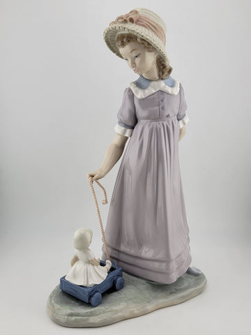 Lladro #5044 "Girl Pulling Toy Wagon" 1978 Retired Excellent Condition