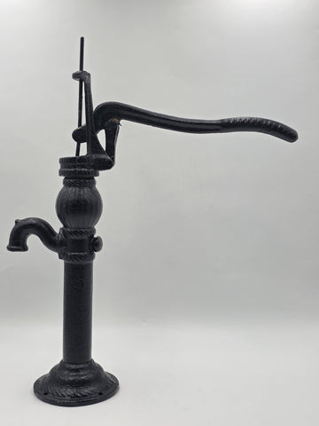 Antique Cast Iron Hand Water Pump Pitcher Pump For Hone Or Farm Garden Decor
