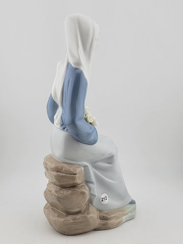 Vintage Lladro Figurine 4972 "GIRL WITH CALLA LILIES SITTING" Retired 1991