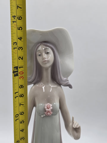 Vtg 1983 Lladro The Debutante #1431 Lady in Hat Figurine Retired W Original  Box