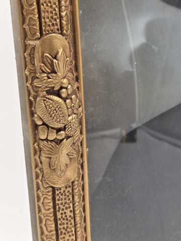 Antique Victorian Convex Bubble Glass Gentlemen Portrait in Gilt Oval Frame