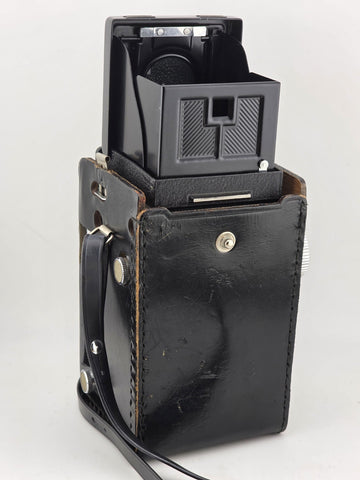 Vintahe Yashica A TLR  Medium Film Camera W case/lens cap. Mint Cond. Looks New.