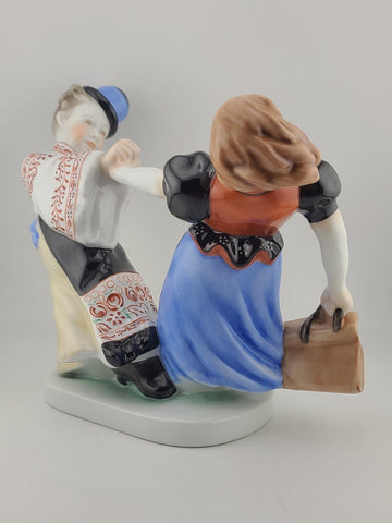 VINTAGE HEREND HUNGARY FOLKLORE CHILDREN DANCING PORCELAIN FIGURINE #5482